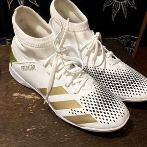 Adidas predator athletic shoes size 5.5 boys